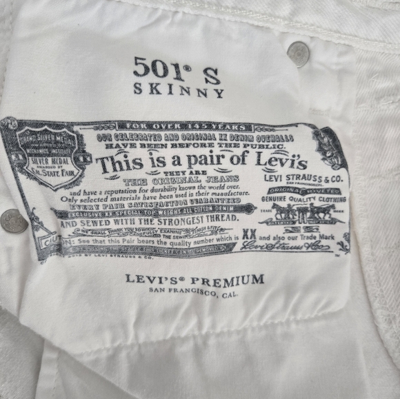 Levi's Women's White Distressed Jean Shorts-Size S - Picture 2 of 10